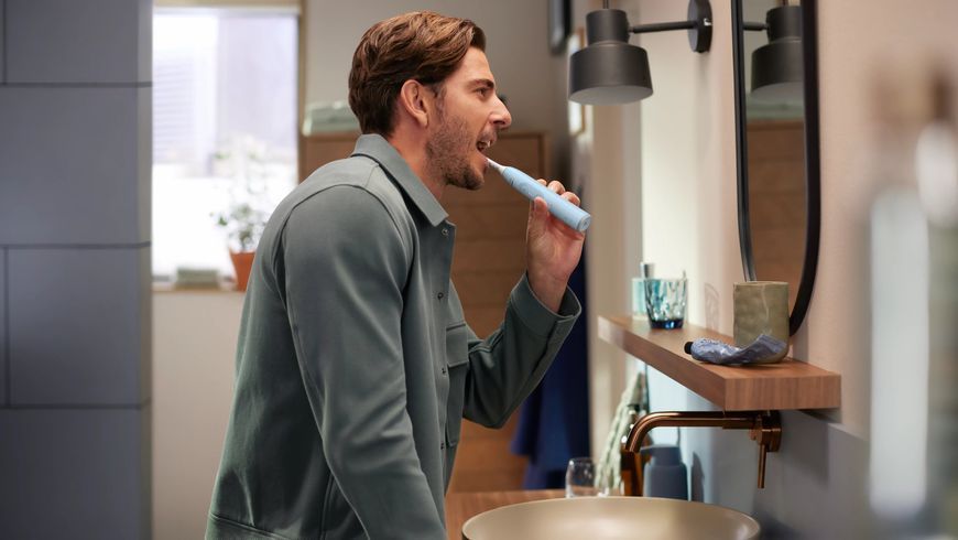 Электрическая зубная щетка Philips Sonicare 6100 Series HX7406/01 591461ua фото