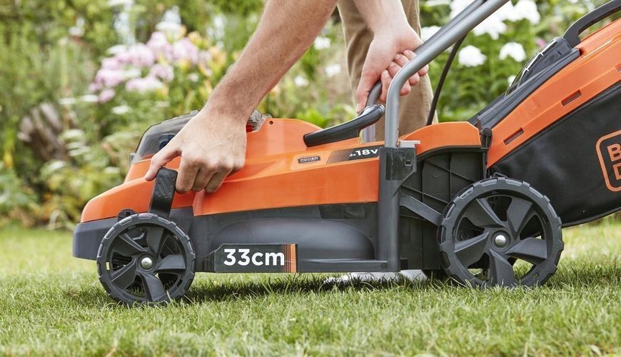 Газонокосилка аккумуляторная Black+Decker BCMW3318N 561104 фото