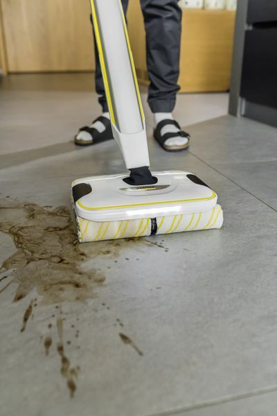 Моющий пылесос Karcher FC 8 Smart Signature Line (1.055-711.0) 568708 фото