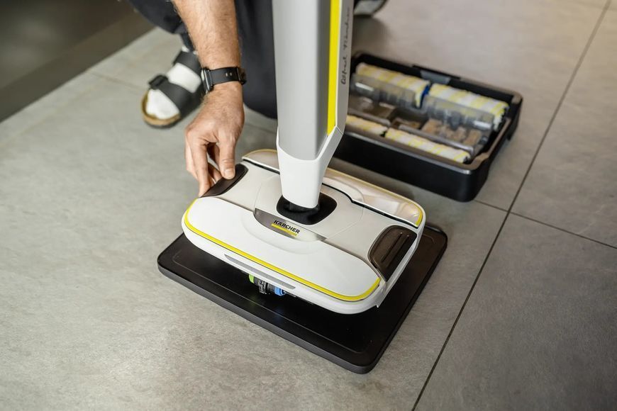 Моющий пылесос Karcher FC 8 Smart Signature Line (1.055-711.0) 568708 фото