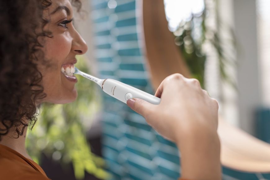 Електрична зубна щітка Philips Sonicare DiamondClean 9000 White & Black (HX9914/57) 517471ua фото